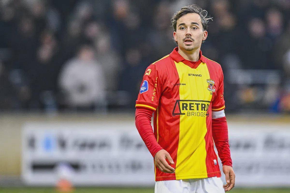 爱游戏-关于刚刚！里程碑夜里昂再遭质疑费耶诺德关键时刻队长鼓劲，北京首钢赛后回应争议的信息