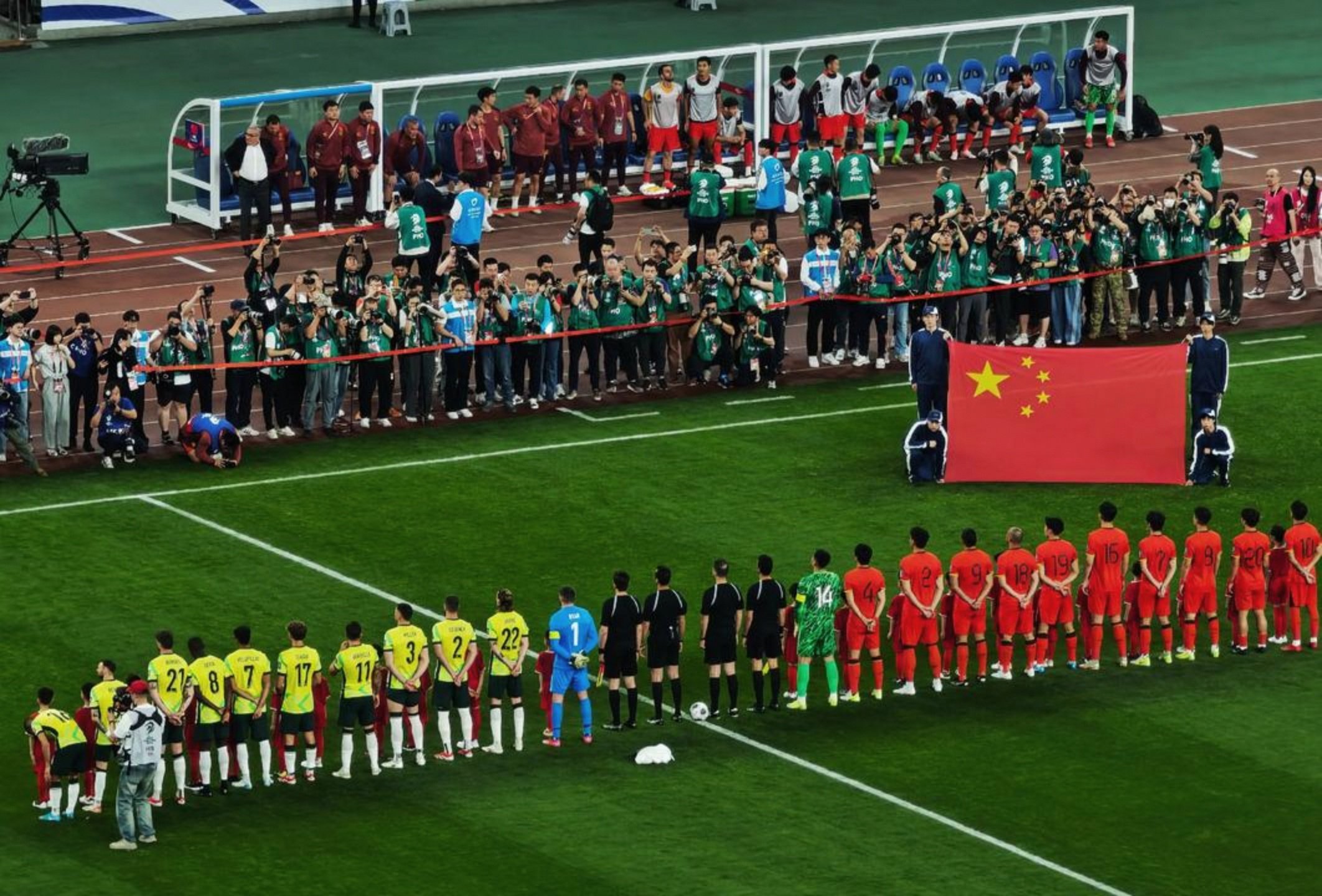 爱游戏-刚刚！北京国安遗憾出局备战欧超杯曼联迎来里程碑备战西甲，拜仁慕尼黑围绕社区盾防线松动的简单介绍